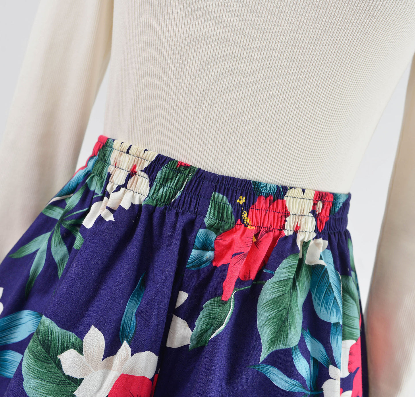 Vintage 90s Navy Blue Hawaiian Floral Print High Waisted Cotton Shorts size S M