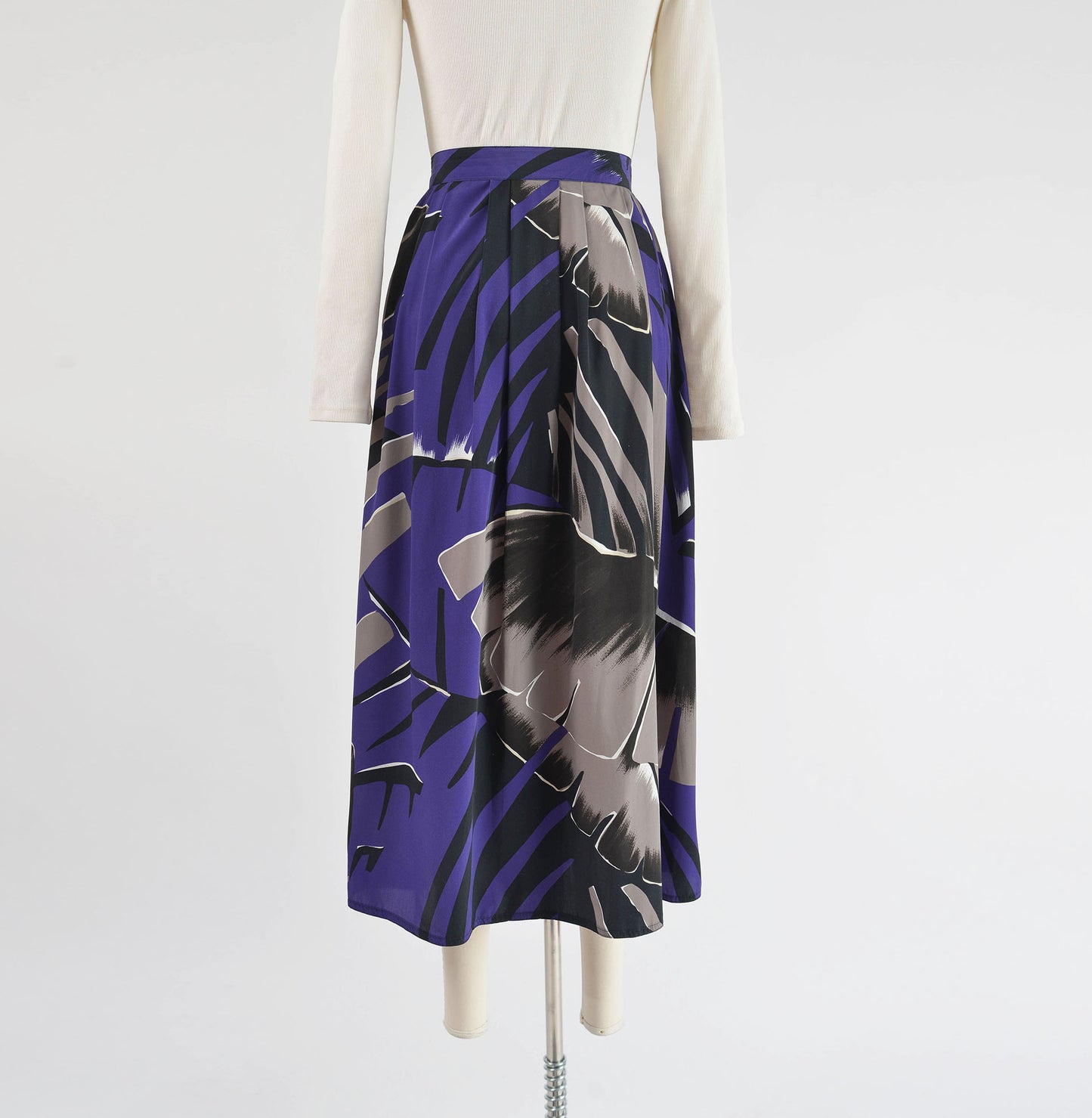 Vintage 90s Purple Leaf Print Full Pleated Midi Skirt with Pockets size L