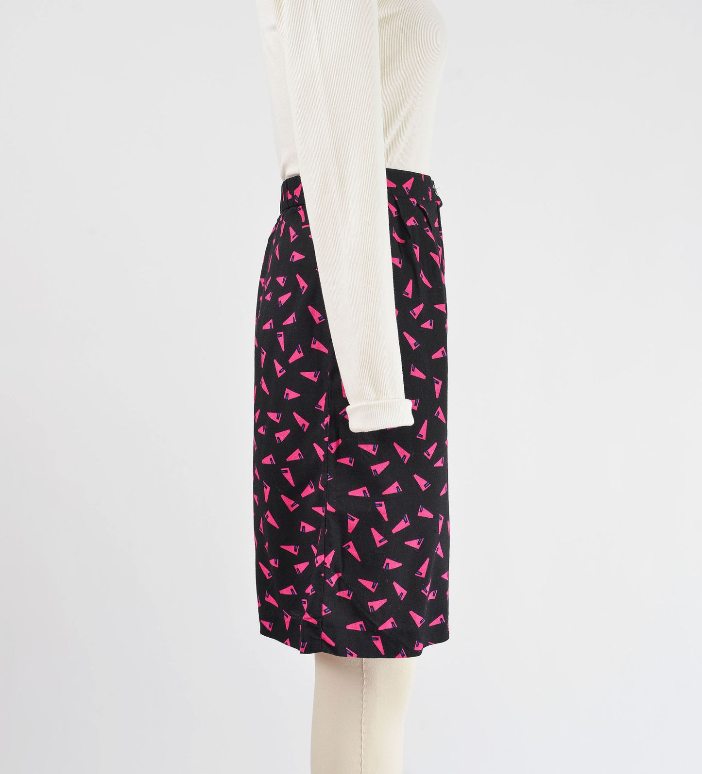 Vintage 90s Black and Pink Geometric New Wave Print Bermuda Shorts size M