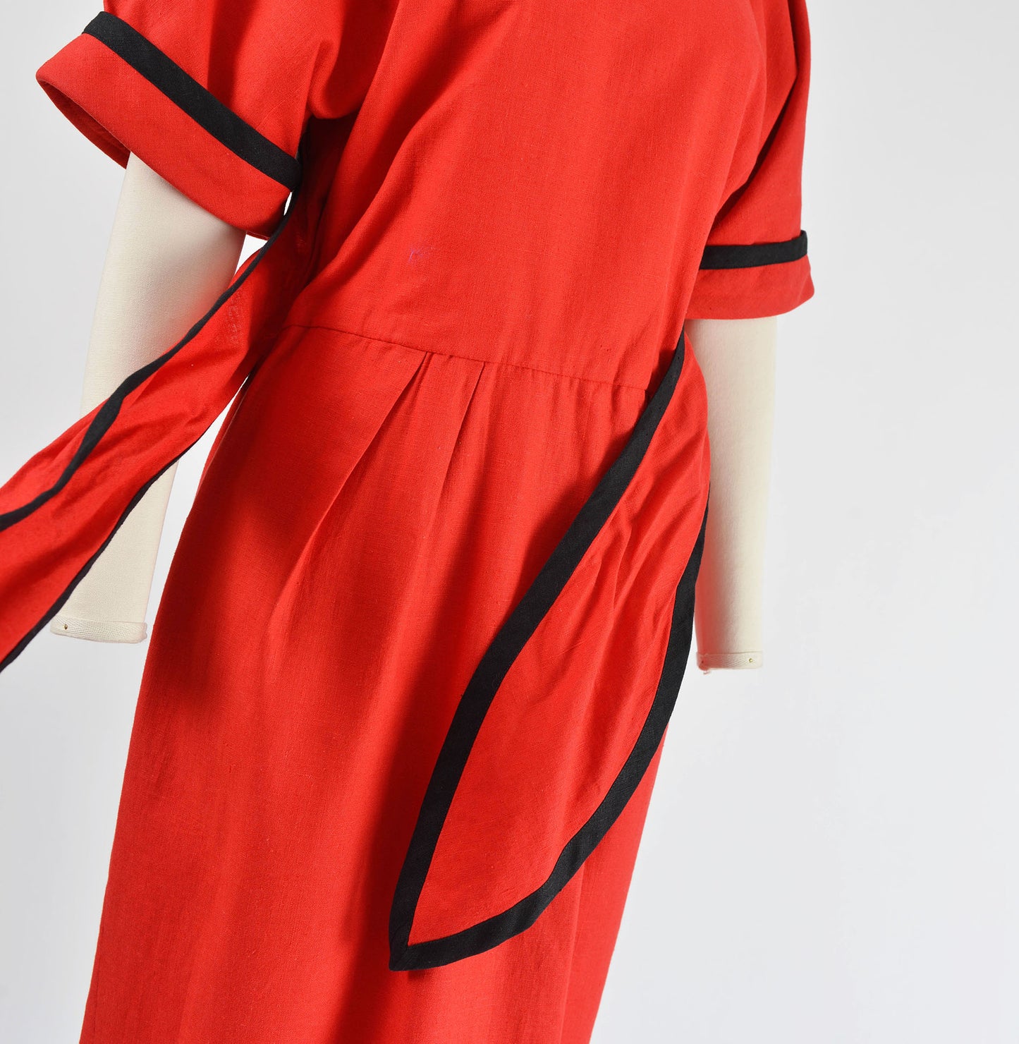 Vintage 80s Red and Black Linen Cotton Tie Waist Sheath Dress size M