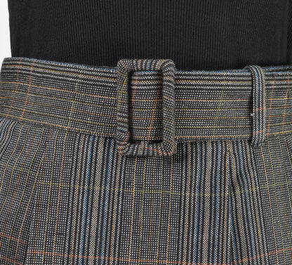 Close up view of belt on skirt.