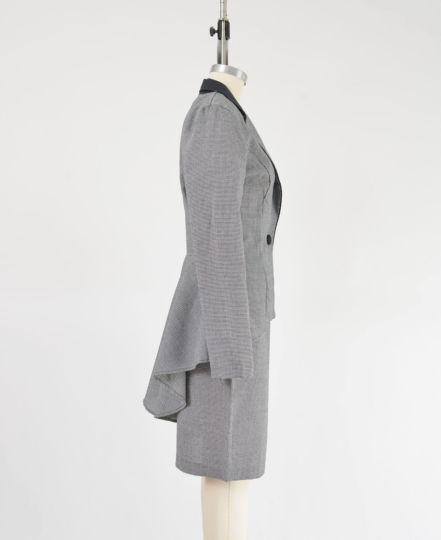 Side view of 80s black and white houndsooth skirt suit.